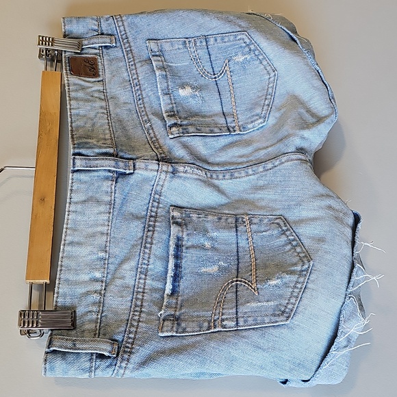 American Eagle Outfitters Size 6 Distressed Style Light Blue Jean Shorts - Picture 4 of 6
